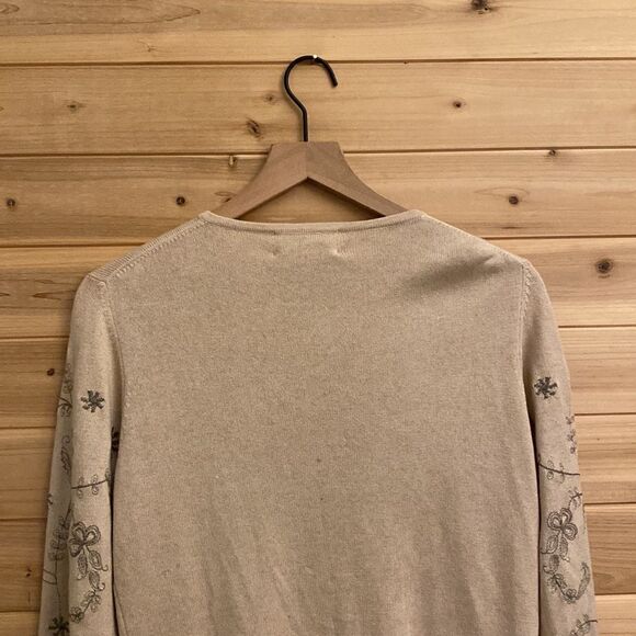 Curio Size Small Wool Silk Blend Floral Embroidered Button Front Cardigan - Picture 9 of 13